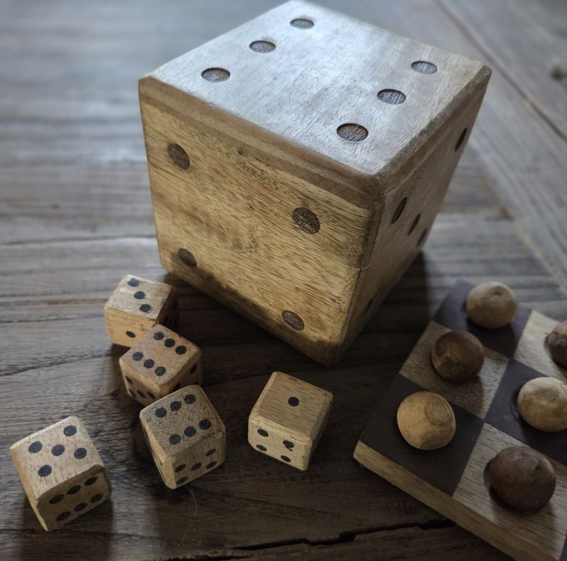Spill-boks med 5 terninger